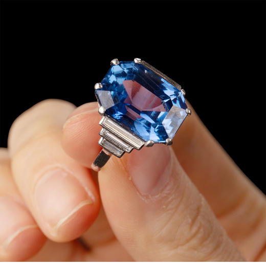 独角鹿西洋古董 1925年代法国出品装饰艺术风格铂金镶嵌斯里兰卡无烧蓝宝石及钻石戒指 商品图1