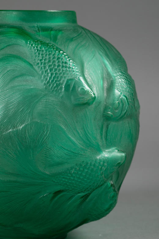 独角鹿西洋西洋古董1924年法国顶级水晶工坊莱俪LALIQUE设计出品「Formose 锦鲤」主题绿色欧泊水晶花瓶 年代：1924年 产地：法国 材质：水晶 尺寸：高17厘米 商品图6