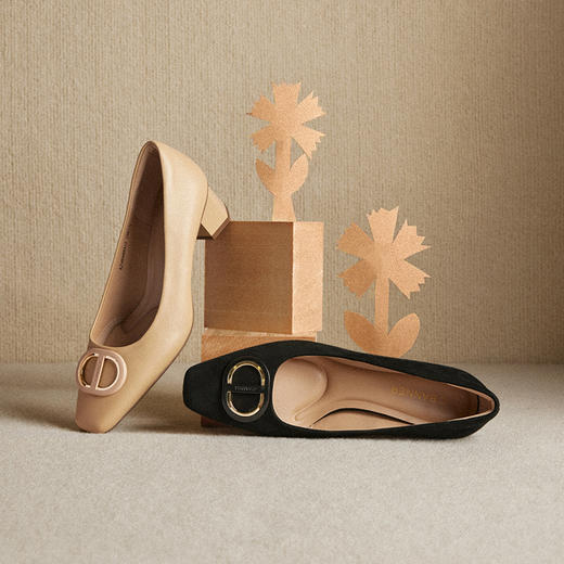 千百度羊皮粗高跟鞋女中跟扣饰通勤气质法式浅口单鞋A25484468 商品图1