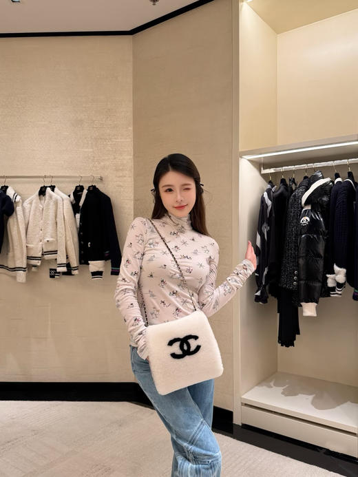 香奈儿 新款蝴蝶结印花高领打底衫（TM） 商品图0