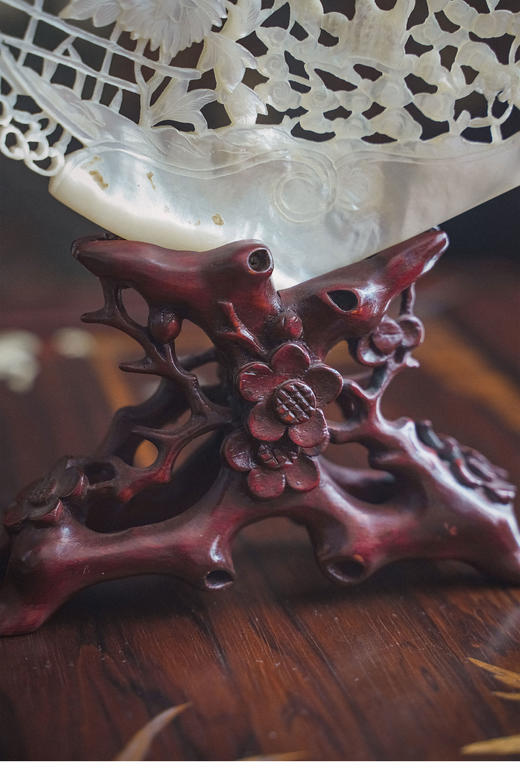 【已售】独角鹿西洋古董 20世纪初中国广东十三行出品吉祥花鸟主题螺钿透雕插屏一对 商品图5