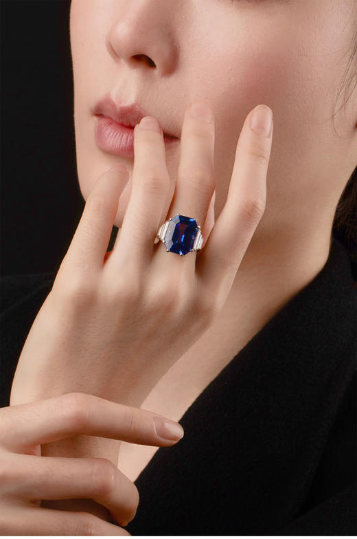 独角鹿西洋古董 1925年代法国出品装饰艺术风格铂金镶嵌斯里兰卡无烧蓝宝石及钻石戒指 商品图0