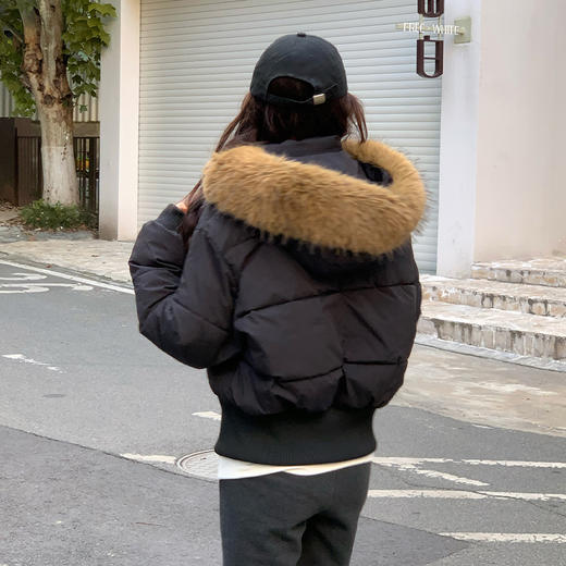 西遇大毛领连帽短款棉服女2025年冬季新款美式显瘦不臃肿夹棉外套SS051803 商品图3