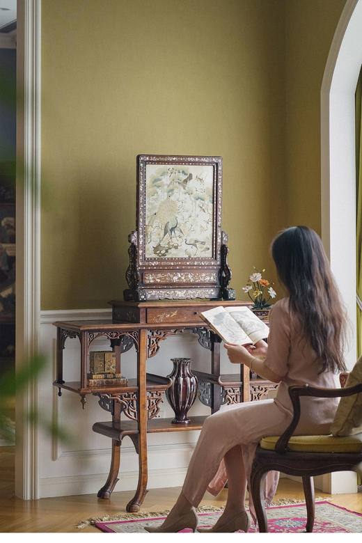 【已售】独角鹿西洋古董 1900年代清末出品木框螺钿镶嵌「屏开富贵」主题粤绣插屏 商品图0