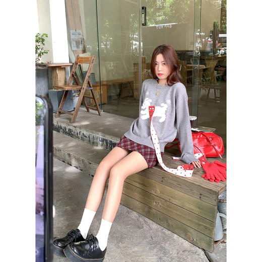 <曾小咸推荐> 现货秒杀！微信超特价！灰色刺绣圆领毛衣 日常189.99 立减100 秒杀89.99！红色半裙秒杀69.99！ 商品图4