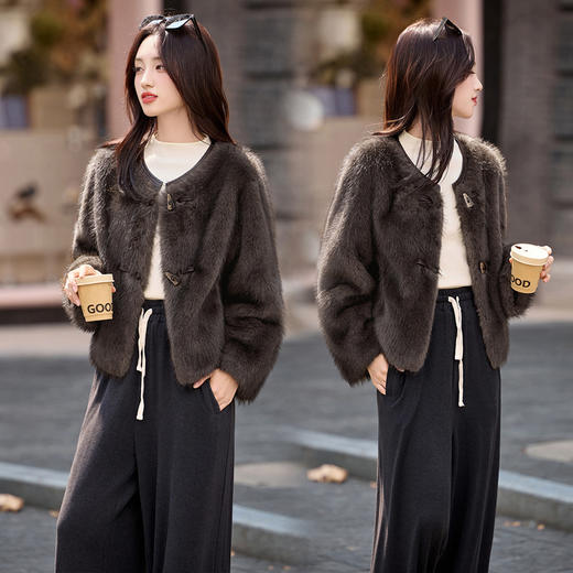 HR YJH5519高级感显气质双色长毛皮毛一体外套 商品图1