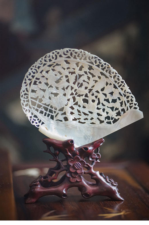 【已售】独角鹿西洋古董 20世纪初中国广东十三行出品吉祥花鸟主题螺钿透雕插屏一对 商品图3