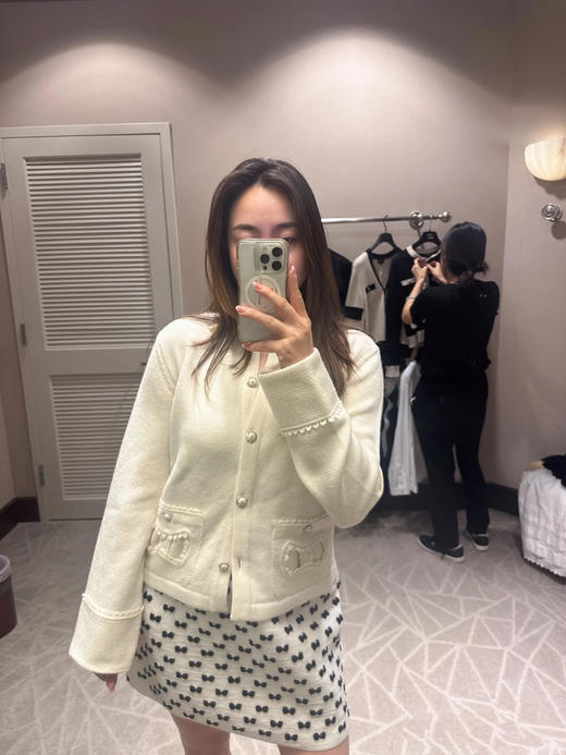 香奈儿 25秋冬新款缕空口袋珍珠包边娃娃领毛衣开衫（TM） 商品图0