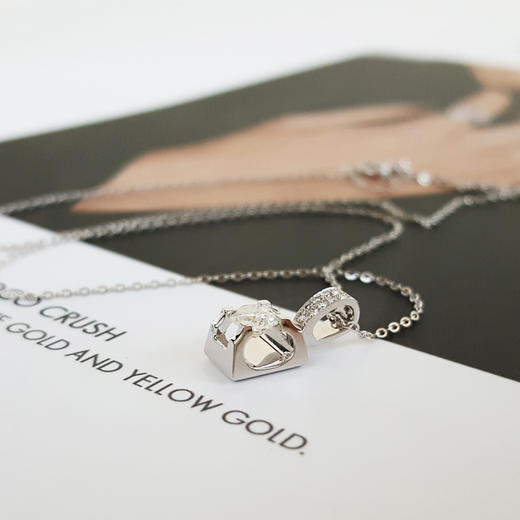 【天然正品】AU750白金简约时尚牛头款0.32克拉钻石吊坠项链 链长：45CM（长度可调节）女士041125DZ05 商品图3