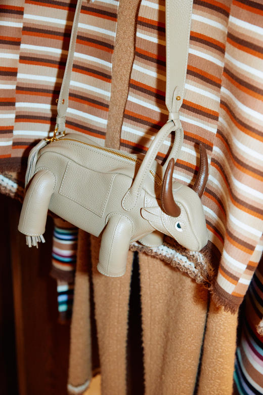 青海荔枝纹头层牛皮牛角手拎斜挎包SJF96P673N 商品图11