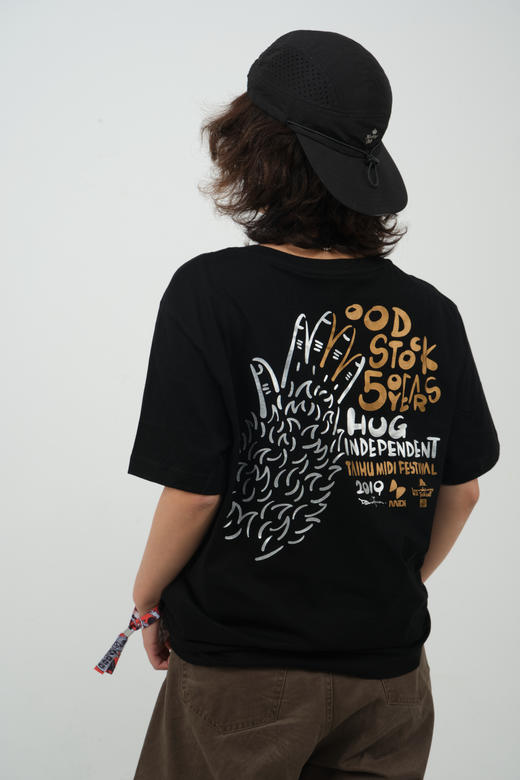 迷笛拥抱T恤 商品图1