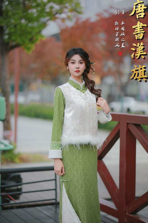 【绛砂金岁】青绿提花面料自带肌理质感，长袖拼接毛绒边暖糯又显精致，搭配同色系半身裙+白提花衬裙，层次丰富更显温婉。改良立领+盘扣保留中式韵味 商品图0