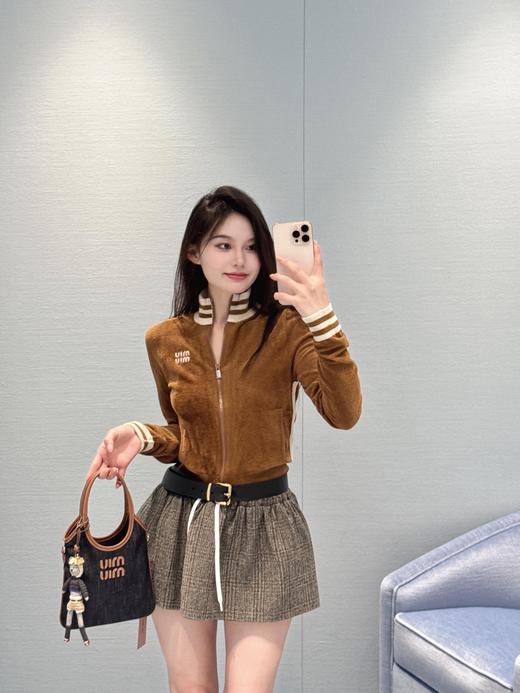 缪缪 25FW早秋限定 微标焦糖绒感拉链针织开衫（ZY*DQJ） 商品图6