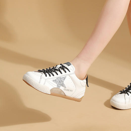 品牌直发！【TOGISSE星星小脏板鞋】进口牛皮鞋面 ，乳胶养脚鞋垫 ，软韧防滑 ，透气不闷脚， 三色可选日常百搭款 商品图1