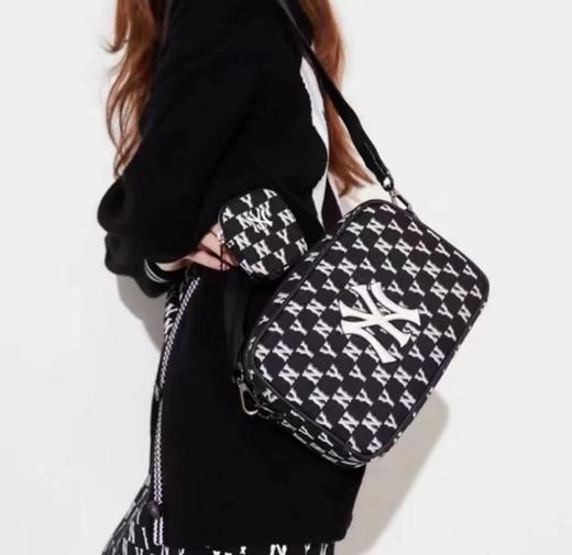 【MLB老花子母相机包】MLB男女情侣斜跨包复古老花运动休闲相机包 商品图6