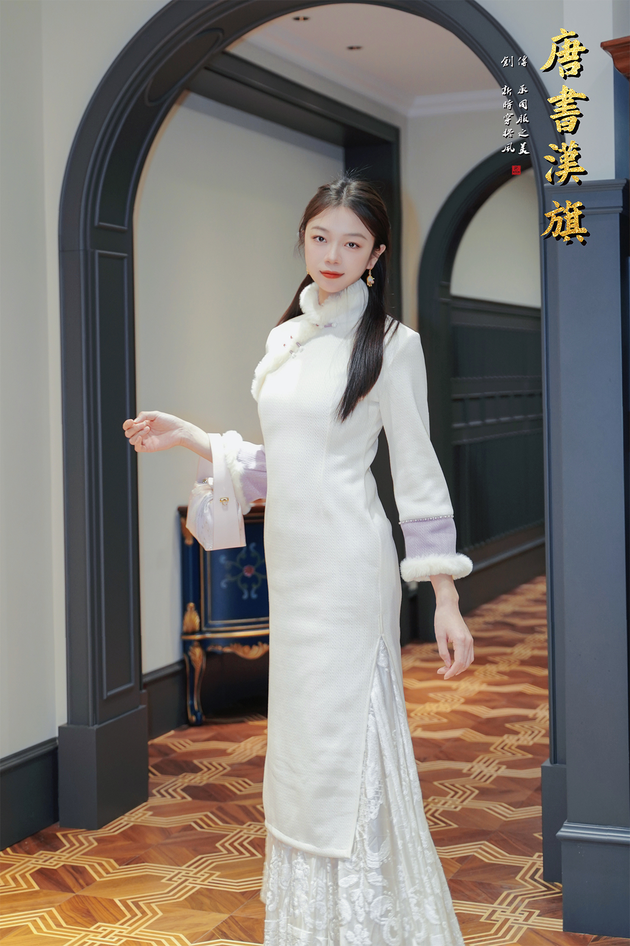 【晴雪芳踪】立领斜襟精致盘扣的中式韵味，搭配倒大袖低开衩版型领口/袖口拼接毛绒边，内里加绒加厚，兼顾温度与柔美感