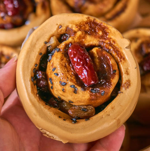 古法纯手工核桃红糖卷（红糖、红枣、核桃、黑芝麻、葡萄干放进馒头里）两袋*420克/包（6个装） 商品图1