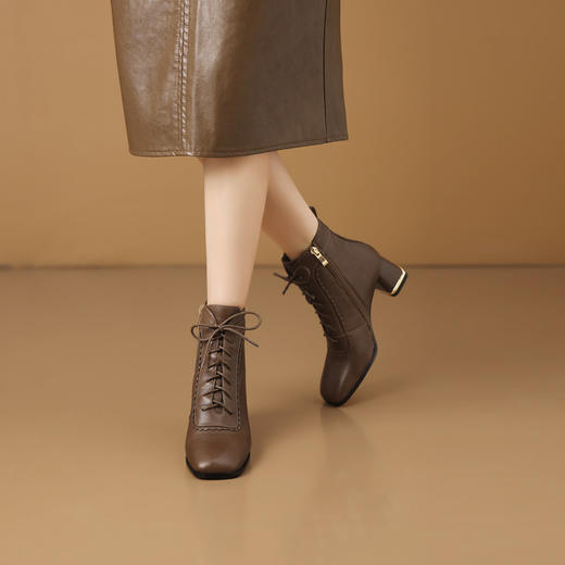 【预售5天】牛皮时装短靴，加绒粗跟棕色气质方头高跟系带马丁靴HY&H3742 商品图4
