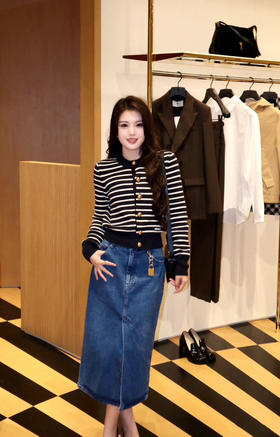 【秒杀价已调 直接拍】开放日最后2天的大爆款 AMI 女士 设计师款 羊毛混纺 条纹开衫毛衣