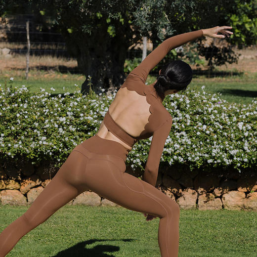 跃牌【菲芬之想】系列贝壳花边露背瑜伽服长袖紧身透气显瘦带胸垫运动跑步健身训练上衣8811 商品图3