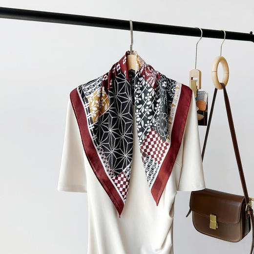 新款【精致女人！轻奢搭配必备！】人字纹腰果丝巾 拼色方巾 文艺复古小方巾 装饰围脖围巾透气领巾 商品图5