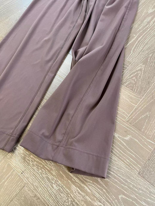 原单正品 lululemon Throwback Still运动长裤，阔腿裤，走起路来带风，显瘦又显气质
尺码 4 6 8 10
原价980 商品图7