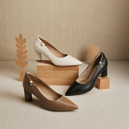 千百度羊皮粗高跟鞋女通勤尖头正装气质法式浅口单鞋A25471674 商品图1