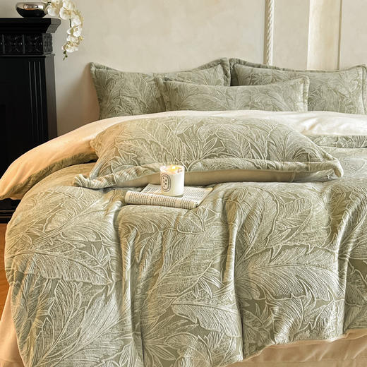 九舍牛奶绒雕花四件套 摸起来像云朵一样 商品图3