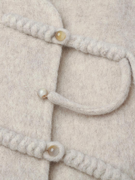 奶杏色羊角扣羊毛短款外套，复古设计 + 双口袋显瘦，解锁冬日温柔气质与保暖双在线的质感穿搭 商品图3