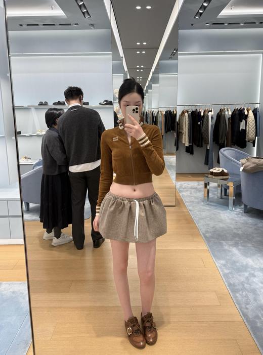 缪缪 25FW早秋限定 微标焦糖绒感拉链针织开衫（ZY*DQJ） 商品图5