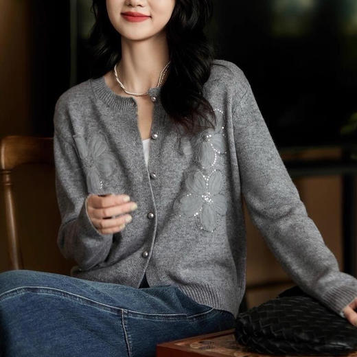 格雷灰网纱亮片花朵针织开衫｜温暖与摩登随时在线，春秋冬三季都能穿【3-5天发货】 商品图0