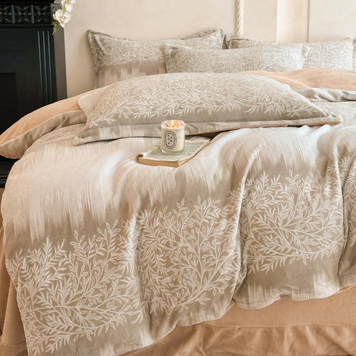 九舍牛奶绒雕花四件套 摸起来像云朵一样 商品图0