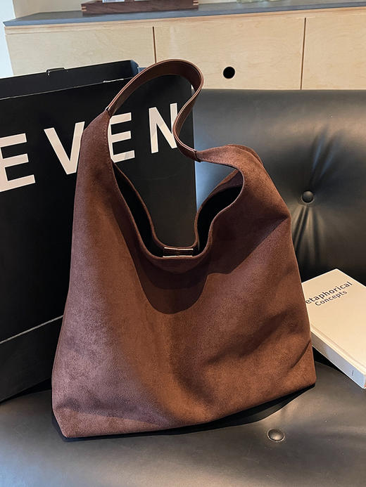 【复古软面麂皮绒面包包】新款秋冬流行大容量单肩包爆款水桶包  商品图0