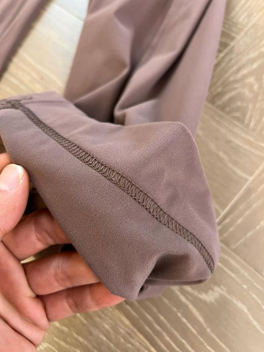 原单正品 lululemon Throwback Still运动长裤，阔腿裤，走起路来带风，显瘦又显气质
尺码 4 6 8 10
原价980 商品图9