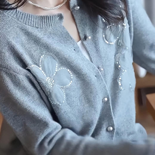 格雷灰网纱亮片花朵针织开衫｜温暖与摩登随时在线，春秋冬三季都能穿【3-5天发货】 商品图5