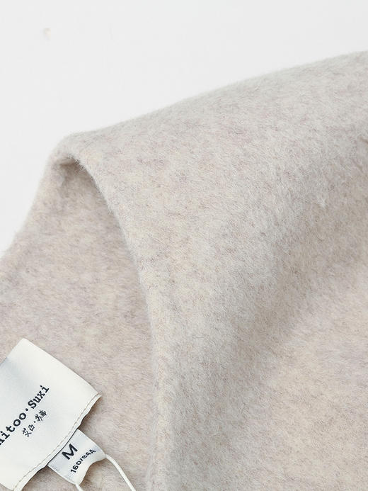 奶杏色羊角扣羊毛短款外套，复古设计 + 双口袋显瘦，解锁冬日温柔气质与保暖双在线的质感穿搭 商品图2