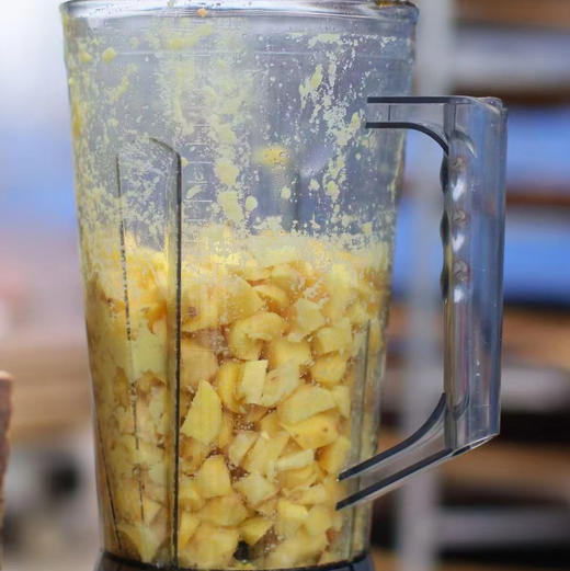 云南三蒸三晒红糖姜枣膏纯手工熬制，不加一滴水，将古法红糖与小黄姜结俗话说：“男子不可一日无姜，女子不可一日无糖”。15斤甘蔗只能浓缩成一斤鲜榨红糖    （500g/瓶） 商品图1