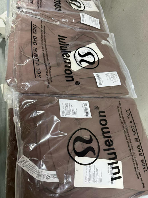 原单正品 lululemon Throwback Still运动长裤，阔腿裤，走起路来带风，显瘦又显气质
尺码 4 6 8 10
原价980 商品图11