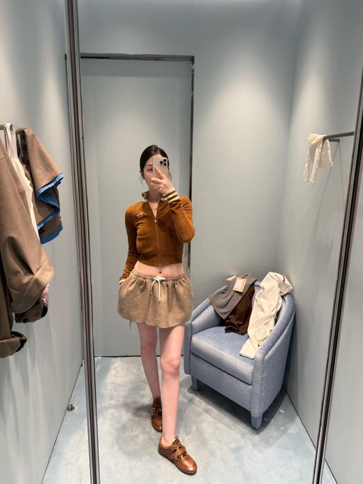 缪缪 25FW早秋限定 微标焦糖绒感拉链针织开衫（ZY*DQJ） 商品图4