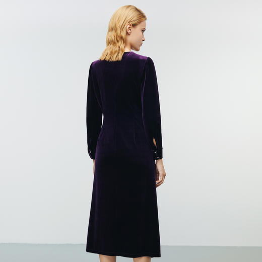 EITIE爱特爱秋季新款气质高级感法式紫色丝绒钉珠收腰礼服连衣裙7977615 商品图5