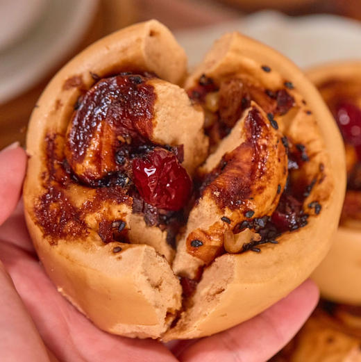 古法纯手工核桃红糖卷（红糖、红枣、核桃、黑芝麻、葡萄干放进馒头里）两袋*420克/包（6个装） 商品图0