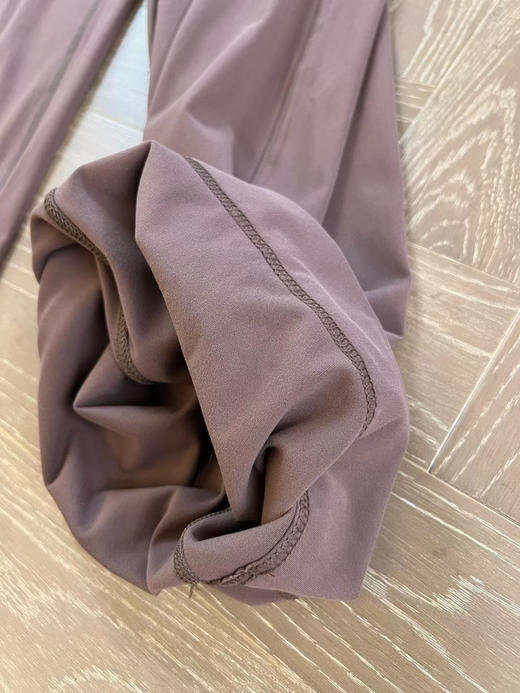 原单正品 lululemon Throwback Still运动长裤，阔腿裤，走起路来带风，显瘦又显气质
尺码 4 6 8 10
原价980 商品图8