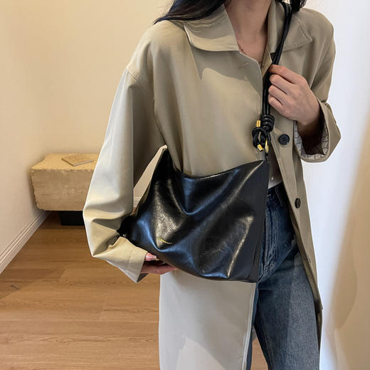 【YW】无忧购高级感大容量包包单肩腋下包时尚斜挎托特包ZL1281（截单后5-7天发货） 商品图2