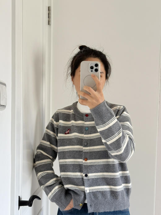 刺绣小马条纹彩扣圆领针织开衫毛衣【包邮+三天无理由退换 商品图8