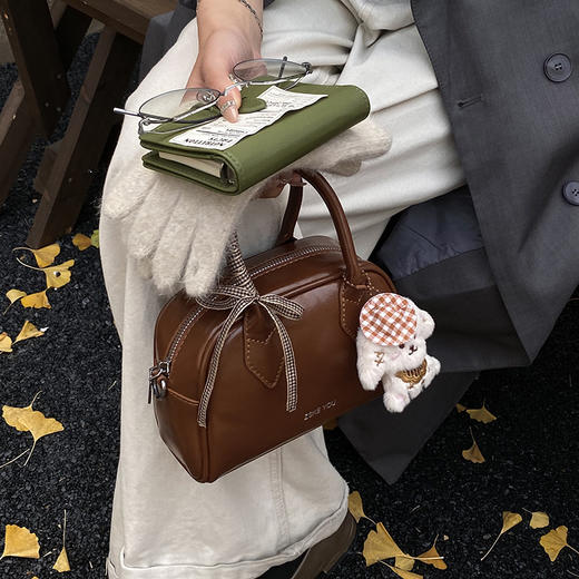 【YW】无忧购高级感油蜡皮小包包女百搭斜挎包百搭手提保龄球包（截单后5-7天发货） 商品图7