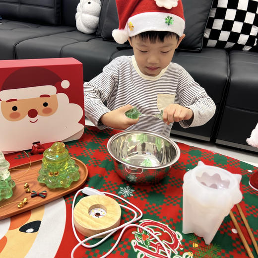 圣诞礼物就TA了！【水晶圣诞果冻灯】超治愈的软fufu的果冻蜡！自己制作一个水晶灯简直美爆了！轻松解锁自己的小夜灯！赠送usb底座！硅胶模具可重复使用方便清洁！ 商品图2