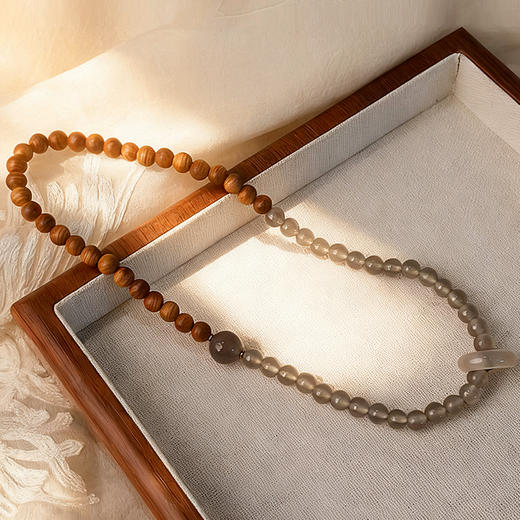 独属于东方的奢侈品，盘玩手感敲好哦‼ 【宝梵迪 紫气东来双圈手链文玩盘玩手串】木质含天然油脂，触感温润，质感直接拉满 证书➕礼盒全配齐，送礼收礼 商品图8