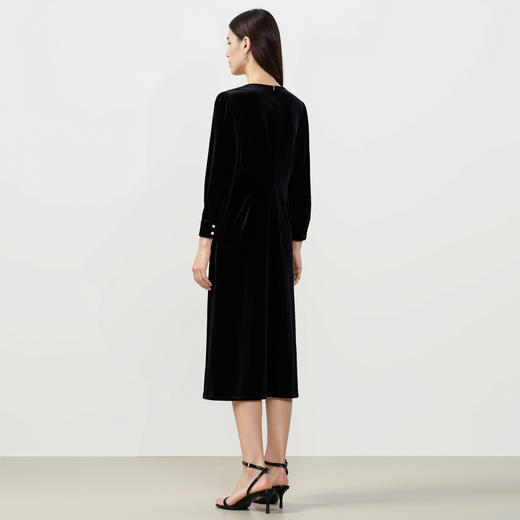 EITIE爱特爱秋季新款气质高级感法式紫色丝绒钉珠收腰礼服连衣裙7977615 商品图9