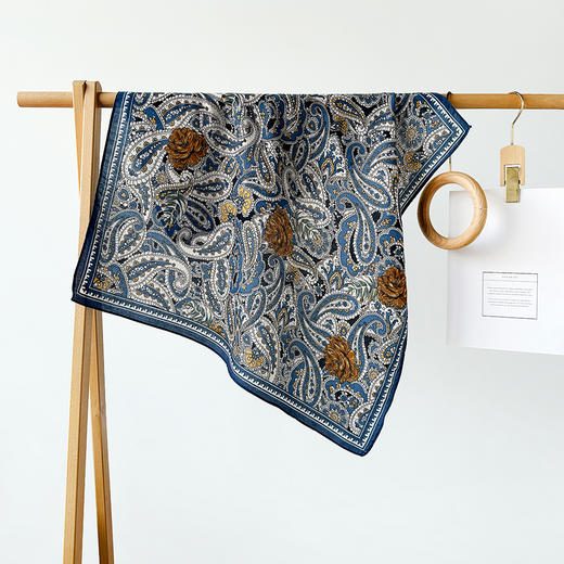 新款【精致女人！轻奢搭配必备！】人字纹腰果丝巾 拼色方巾 文艺复古小方巾 装饰围脖围巾透气领巾 商品图6