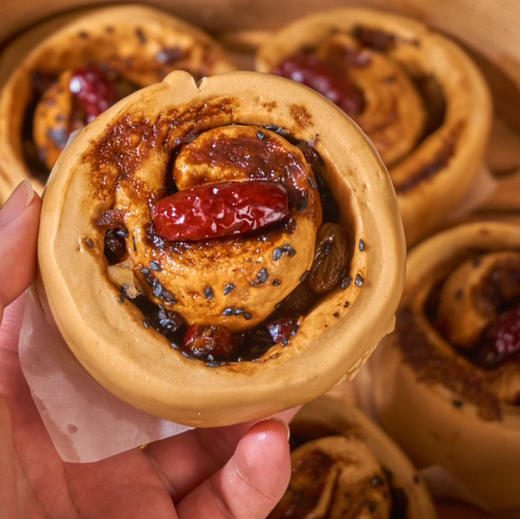 古法纯手工核桃红糖卷（红糖、红枣、核桃、黑芝麻、葡萄干放进馒头里）两袋*420克/包（6个装） 商品图2